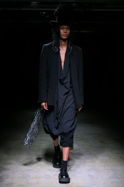 Look 16